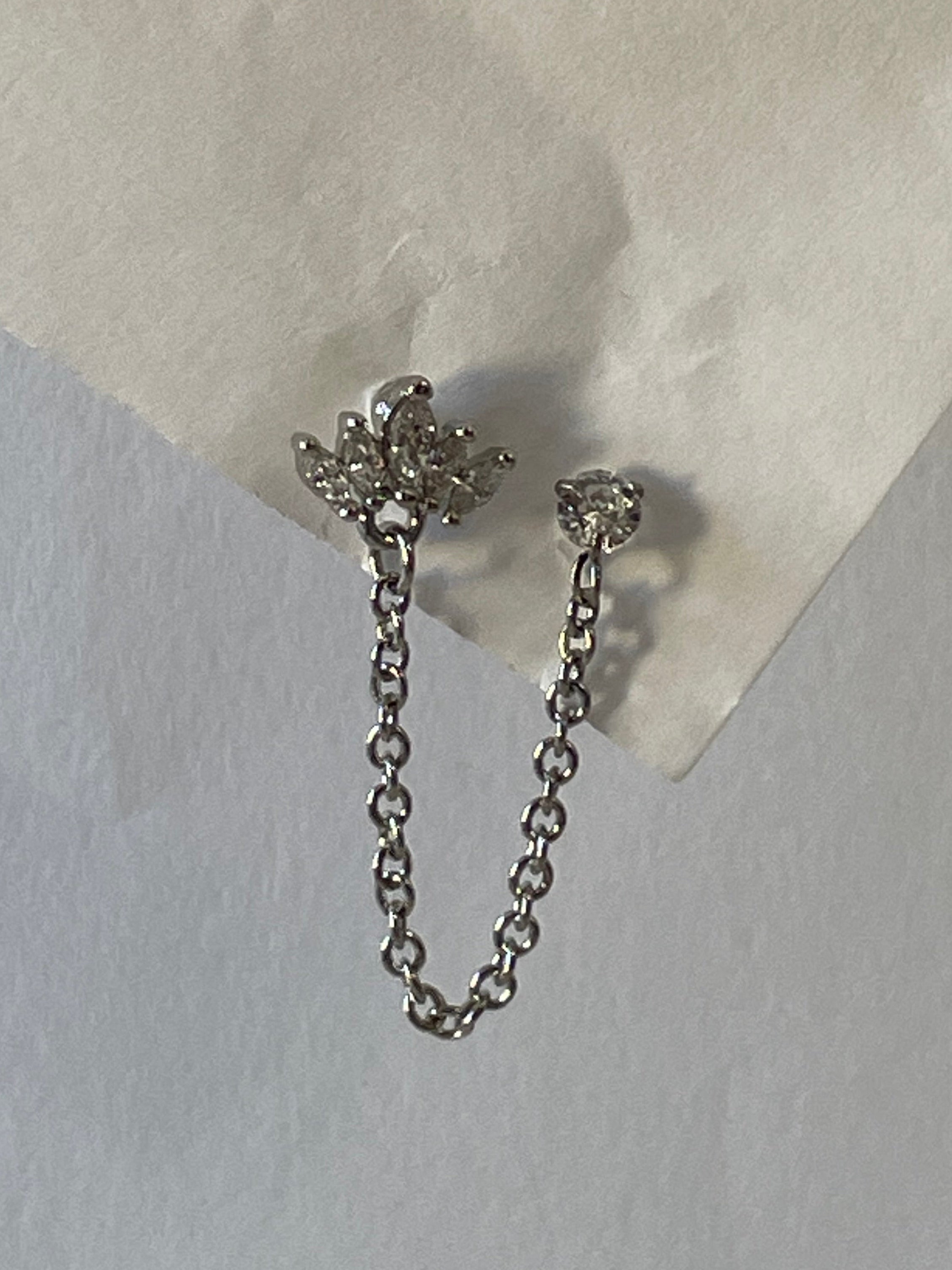 Ava - Piercing oreille